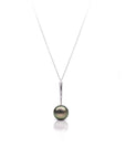 Qlassico pendant necklace from the Celestial Capsule, featuring a round peacock-coloured Tahitian pearl set in 18K white gold.