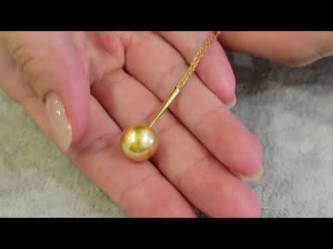 Qlassico pendant necklace from the Celestial Capsule, featuring a round golden South Sea pearl set in 18K yellow gold.