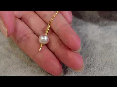 Qlassico pendant necklace from the Celestial Capsule, featuring a round Akoya pearl set in 18K yellow gold with a sculptural pointed design.